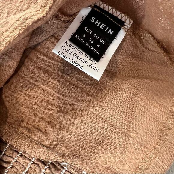 Shein Women's Cropped Blouse Tan Small 4 Sleeveless V-Neck - Picture 5 of 7